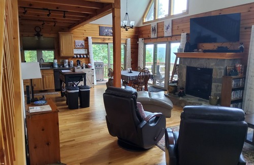 Vein Mountain Cabin | Peaceful getaway with stunning views in gated Community - EV Friendly
