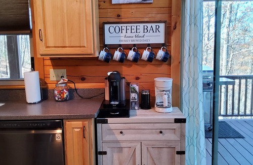 Vein Mountain Cabin | Peaceful getaway with stunning views in gated Community - EV Friendly