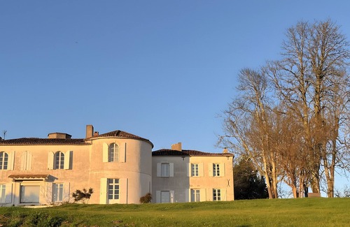Montagoudin House | Peaceful Haven in the Heart of Entre-Deux-Mers: Charming Cottage with Pool, Sauna, and Nature