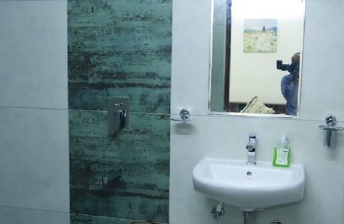 Hyderabad Apartment | Peaceful Home Stay with A/C Gym and Swimming pool