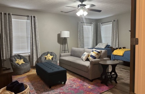 Winston House | Peaceful House - 4 BR, Large Patio