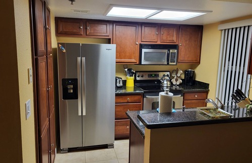 Palm Desert Condo | Peaceful in Palm Lakes. Heated pool, Spa, fitness room, gated.