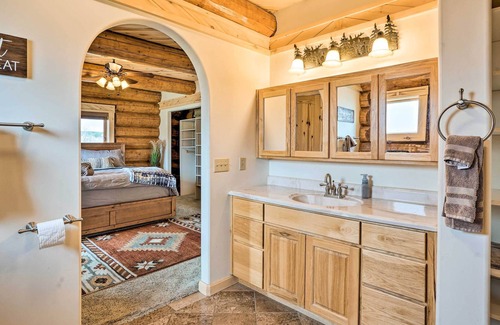 La Sal Cabin | Peaceful La Sal Cabin w/ Fire Pit & Mtn Views