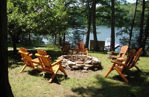 Penelacres House | Peaceful Lakefront! Private deep water dock, evening sun, quiet dead end street!