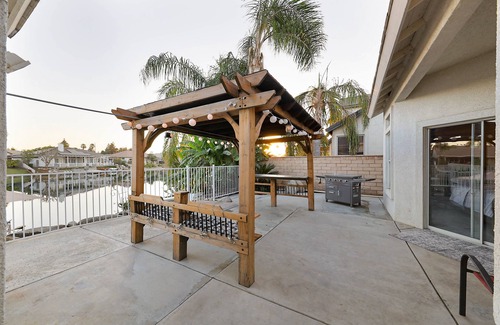 Greenacres House | Peaceful Lakefront house -5 min away from Golf Course