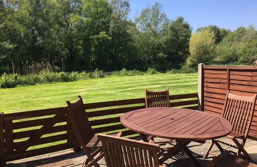 Irstead Cottage | Peaceful lakeside cottage close to the Broads and beaches