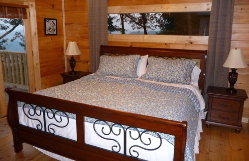 Rising Fawn Cabin | Peaceful Log Cabin Getaway on Top of Lookout Mountain with Spectacular Views
