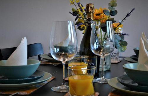 Bonnybridge House | Peaceful, Lovely and Modern, Entire House
