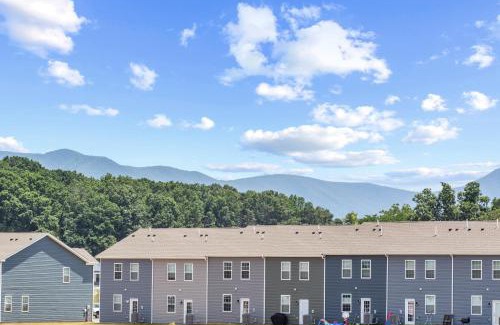 Luray House | Peaceful Mountain Hideout Luray Charm