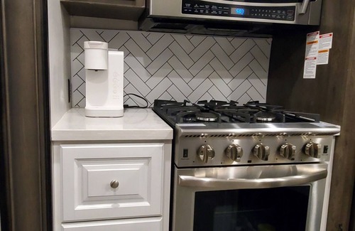 Gatlinburg - Pigeon Forge RV Rental | Peaceful Mountainside Retreat in a Cozy Camper!