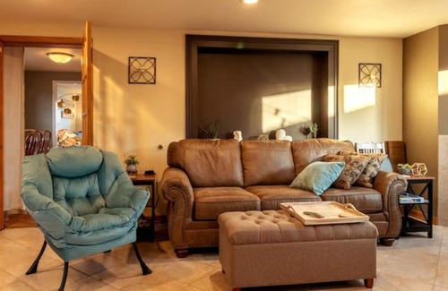 Racine Apartment | Peaceful Oasis 3BR w/ Garden, Steps to Beach & Zoo