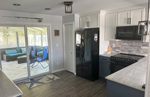 Matunuck House | Peaceful Oasis by the Sea, steps to the beach, 4 bedrooms, Central AC