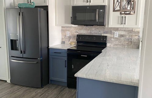 Matunuck House | Peaceful Oasis by the Sea, steps to the beach, 4 bedrooms, Central AC