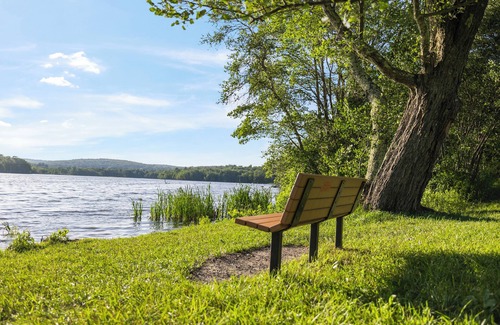 Woodridge House | Peaceful Paradise: Dream Holiday Home in Woodridge