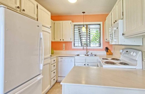 Lihue Condo | Peaceful Paradise! Spacious Condo, Full Kitchen, Wifi, Flat Screens-Kaha Lani 108
