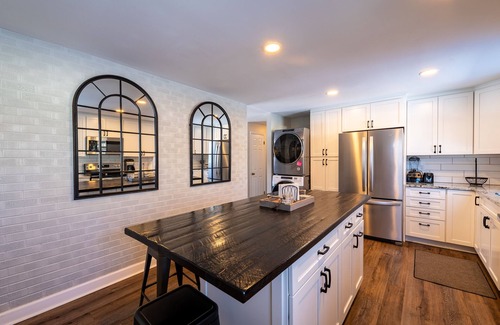 Baseline Sub House | Peaceful Paradise w/Flatiron view, gas fireplace, 30 D min, perfect for RELOn
