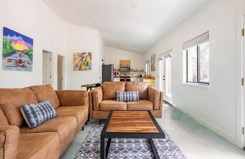 Boerne House | Peaceful & Private Riverfront Modern 3/3 on a 1.7 Acre Nature Peaceful & Private