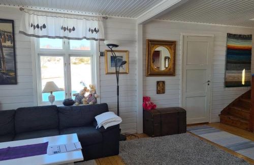 Vestvagøy House | Peaceful property with spectacular sea view