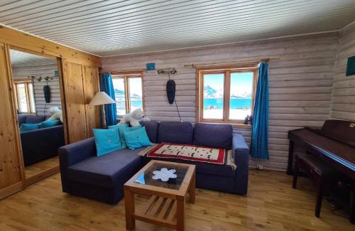 Vestvagøy House | Peaceful property with spectacular sea view