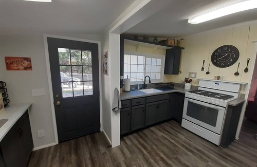 Crestline House | Peaceful, Quite Location ! Close to Everything! "31 Day Minimum"