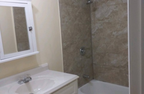 Harlem Hotel | PEACEFUL RENOVATED MAIN FL PROPERTY W/KITCHEN - 3 MINUTES WALK TO SUBWAY