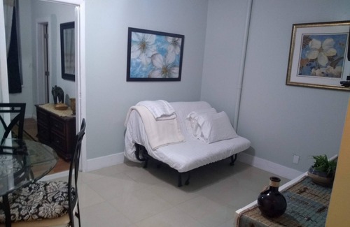 Harlem Hotel | PEACEFUL RENOVATED MAIN FL PROPERTY W/KITCHEN - 3 MINUTES WALK TO SUBWAY