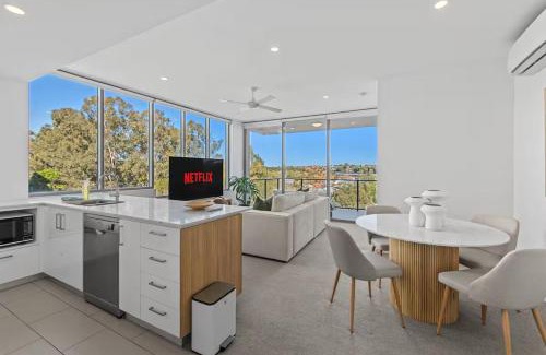 Greenslopes Apartment | Peaceful Residence with Parking