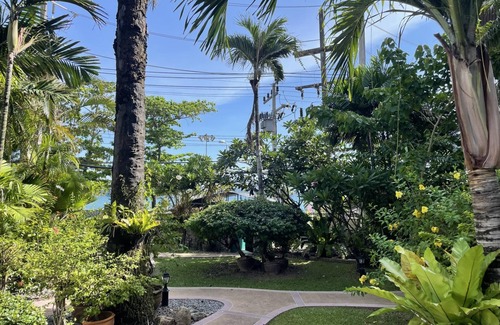 Patong Apartment | Peaceful retreat at Kalim Bay - pool, bar, garden