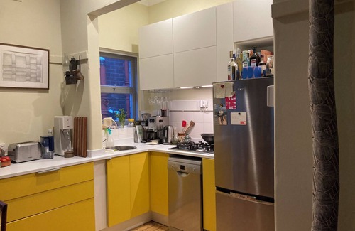 Paddington Apartment | Peaceful retreat in Paddington. 10 mins to Harbour/beaches. Close to it all!