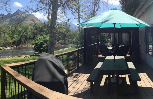 Three Rivers House | "Peaceful Riverfront #1" only 6 miles to park entrance