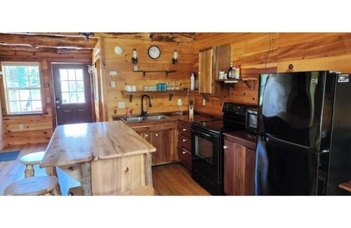 South Butler Cabin | Peaceful Rustic Cabin