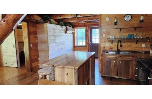 South Butler Cabin | Peaceful Rustic Cabin
