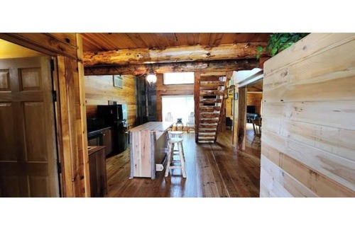 South Butler Cabin | Peaceful Rustic Cabin
