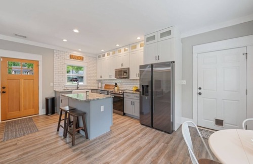 Acworth House | ~Peaceful & Serene~ Lake Nearby~ Lakepoint Close