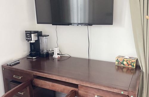 San Bruno House | Peaceful Stay Minutes from SFO – Spacious Room, Free Parking, Safe Neighborhood