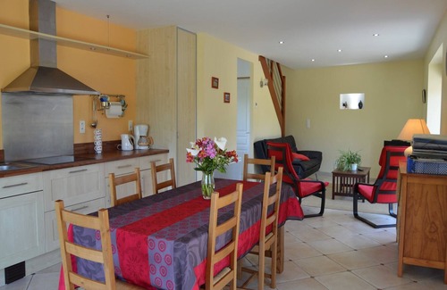 Isigny-le-Buat Cottage | Peaceful Stay near Lake