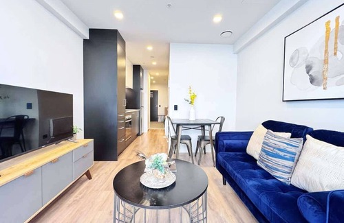 Auckland Central Business District Apartment | Peaceful Studio Nearby SkyTower & Queen St vs Pool