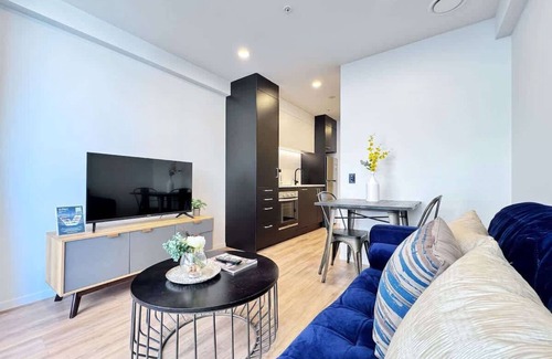 Auckland Central Business District Apartment | Peaceful Studio Nearby SkyTower & Queen St vs Pool