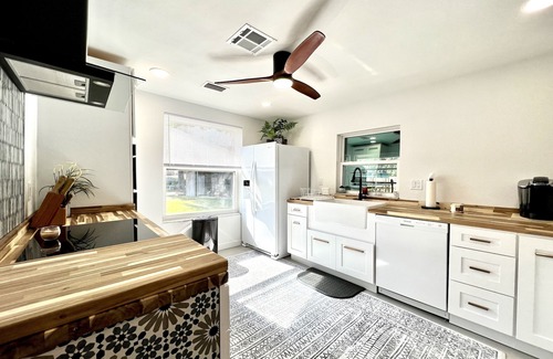 Lake Panasoffkee House | Peaceful & stylish pool home with gorgeous lake views