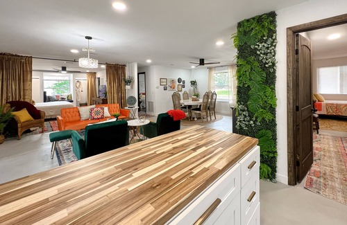 Lake Panasoffkee House | Peaceful & stylish pool home with gorgeous lake views