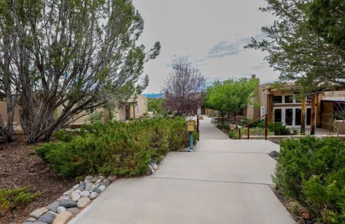 Ojo Caliente Apartment | Peaceful Suite in Desert Inn-Santa Clara King Room