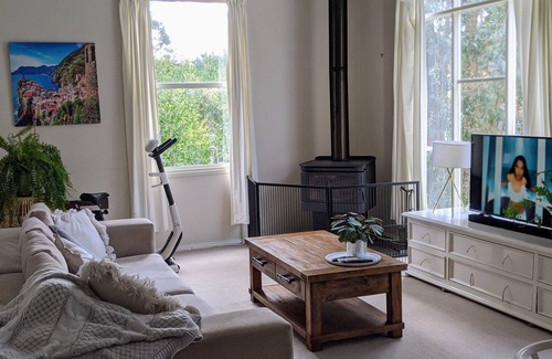 Creswick House | Peaceful three bedroom house