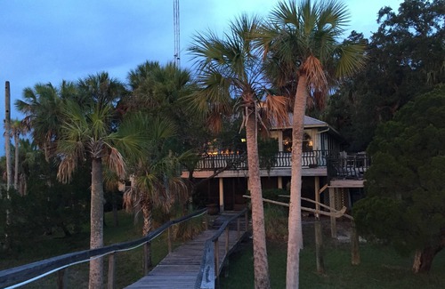 Old Homosassa House | Peaceful Waterfront Home, Daily Sunset, Dock, 3 Min to Boat ramp & Gulf Access