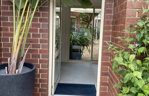 Ocean Grove House | Peaceful Woodlands escape close to beach.