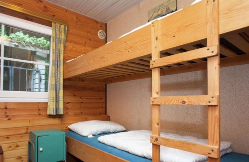 Dilsen-Stokkem Ski Chalet | Peacefully chalet in Lanklaar with garden