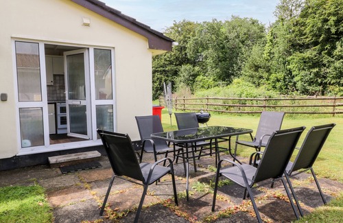 Liskeard Cottage | PEACEHAVEN, pet friendly, with a garden in Liskeard