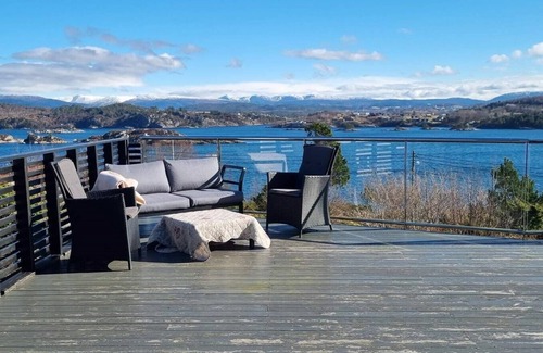 Godvik Condo | Peacful modern apartment with beautiful wiew over the sea