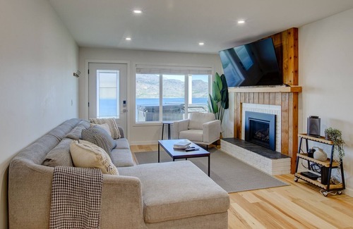 Central Okanagan House | Peachy Getaway with outstanding lake views