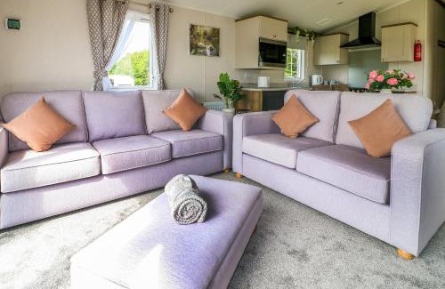 Swannington House | Peacock Lodge