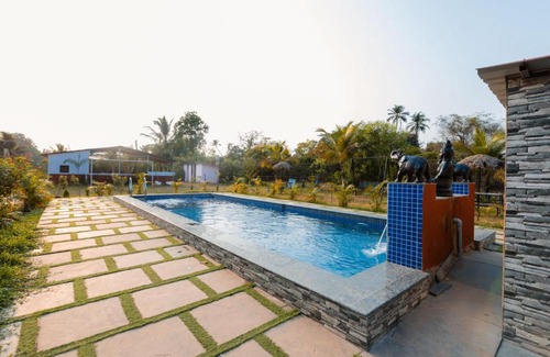 Nagoa House | Peacock Retreat 4BR Cottages with Private Pool & Scenic Views Saligao
